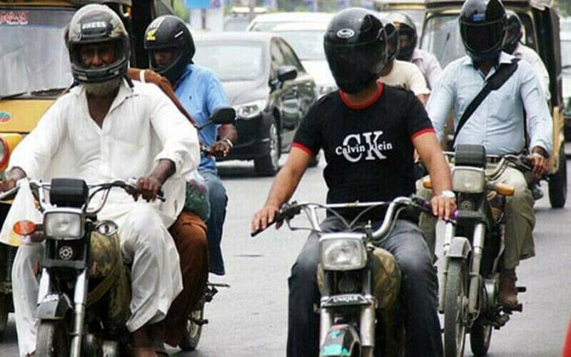 سندھ میں موٹرسائیکلز میں نئی نمبر پلیٹس استعمال نہ کرنے پر بھاری جرمانے