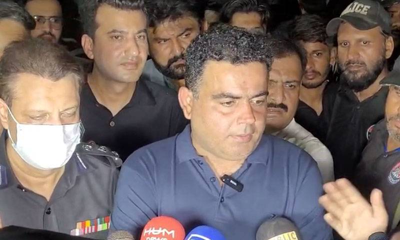 کراچی:عمارت گرنے پر ریسکیو آپریشن تاحال جاری، اموات کی تعداد 10 ہوگئی