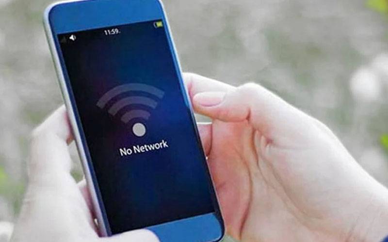 کراچی میں موبائل فون سروس بند ہونا شروع