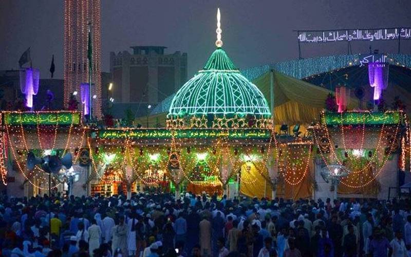 حضرت داتا گنج بخش  رحمتہ اللہ علیہ کے مزار شریف پر غسل مبارک کی تقریب ، اسحاق ڈار کی شرکت 
