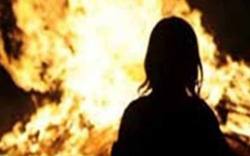 راولپنڈی: گھریلو جھگڑوں کا افسوسناک انجام،27 سالہ خاتون نے خود کو آگ لگالی