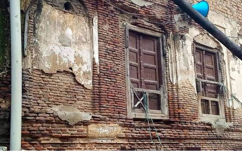 مون سون کے سپیل نے لاہوریوں کیلئے خطرے کی گھنٹی بجا دی، 84 عمارتیں غیرمحفوظ 