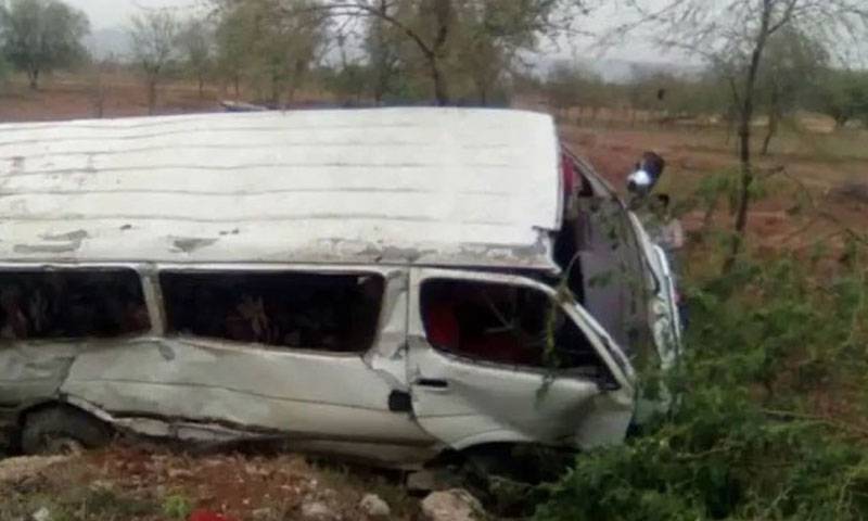 مظفرآباد میں سکول وین بے قابو ہوکرکھائی میں جا گری، 26 بچے زخمی 