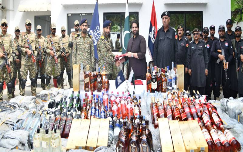 پاک نیوی، ایکسائز ٹیکسیشن اور اینٹی نارکوٹکس کا مشترکہ آپریشن، بڑی مقدار میں شراب ضبط 