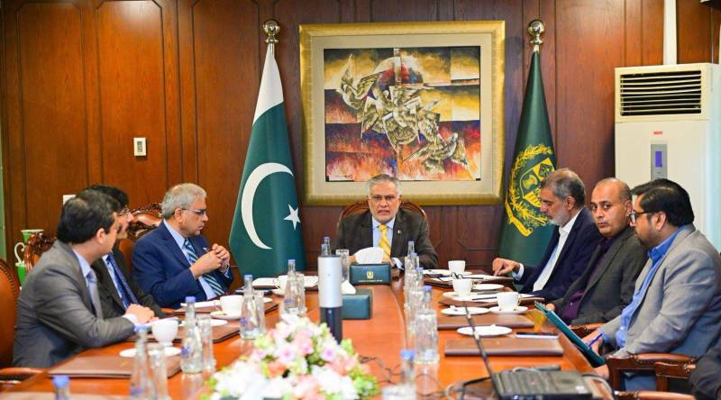 اسحاق ڈار کی زیرصدارت دوست ممالک سے  سرمایہ کاری کی پیش رفت کا جائزہ لینے کیلئے اہم اجلاس