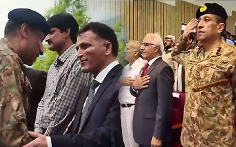 ڈی جی آئی ایس پی آر کا یونیورسٹی آف آزاد کشمیر کا دورہ، طلبا سے ملاقات