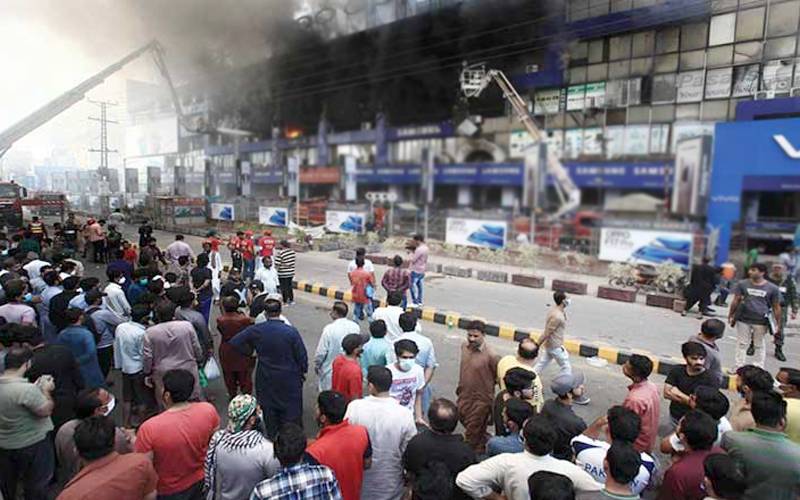 لاہور کے معروف تجارتی مرکز حفیظ سینٹر میں پھر آتشزدگی