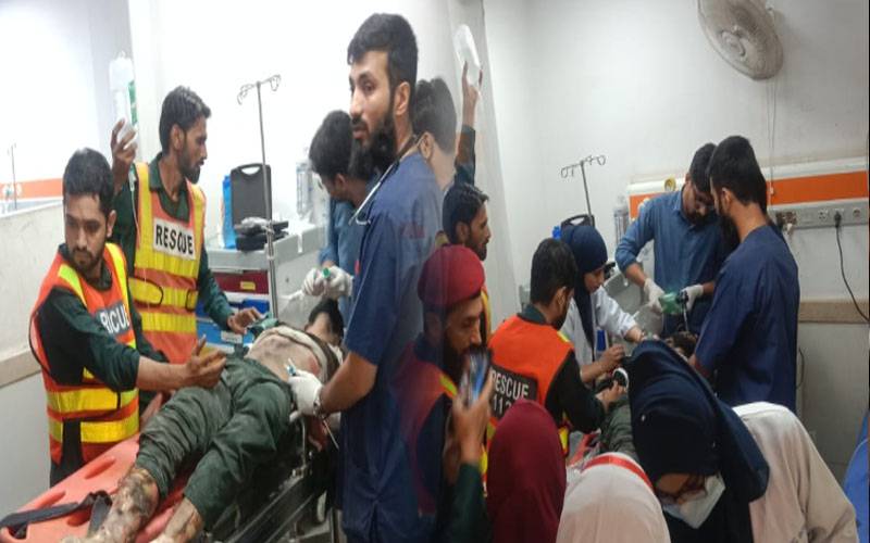 لاہور میں آتشزدگی کے بعد عمارت منہدم،ایک فائر فائٹرجاں بحق،3زخمی 
