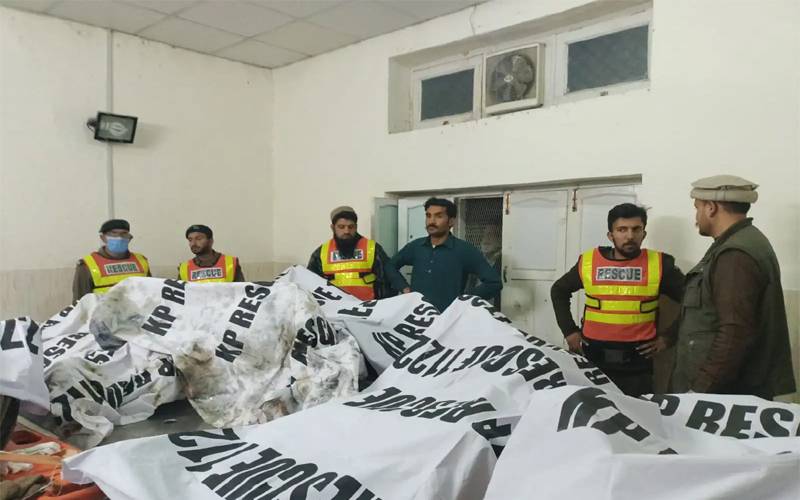 ناراض بیوی کو منانے کیلئے آنیوالے داماد نے سسر ، ساس، سالے اور ماموں کو قتل کر دیا