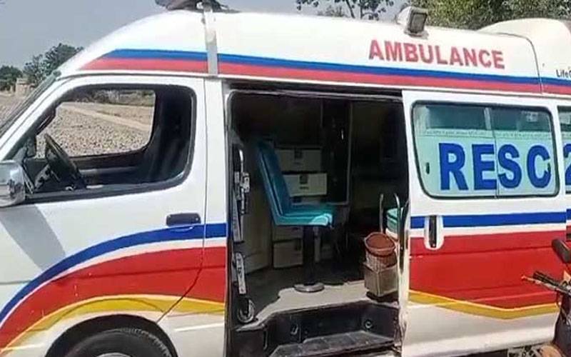 چشتیاں؛کار اور بس میں خوفناک تصادم،سینئروکیل خاندان کے5 افراد سمیت جاں بحق 