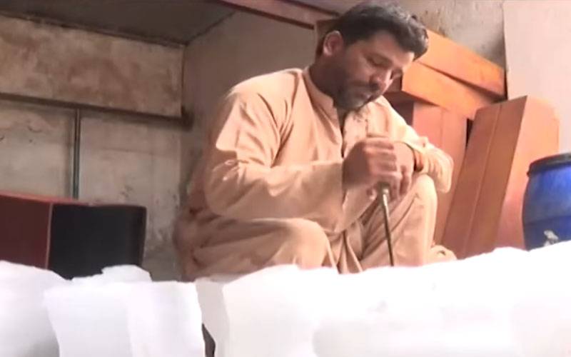 کوئٹہ: برف خانے کا ورکر 17ویں گریڈ کا افسر 