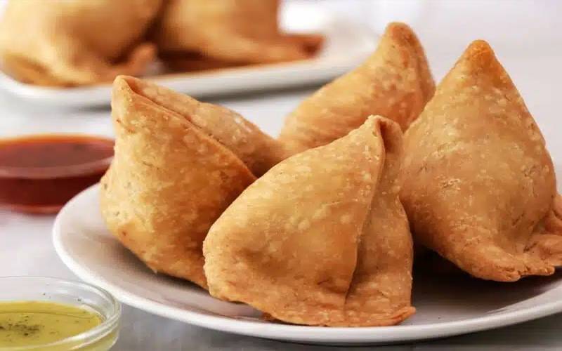  سموسے سے چھپکلی نکل آئی، بچی کی حالت غیر، دکاندار فرار 