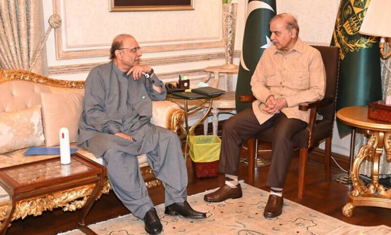  وزیراعظم کی صدر سے ملاقات: سیاسی، معاشی اور سیکورٹی صورتحال پر تبادلہ خیال