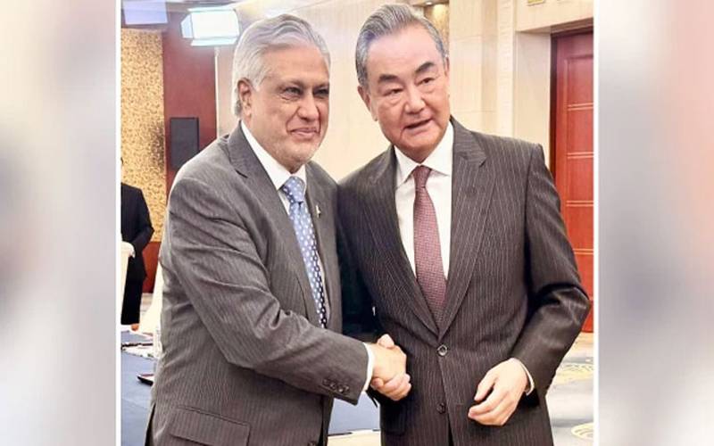 اسحاق ڈار کی چینی ہم منصب سے ملاقات، سی پیک اور دوطرفہ تعاون پر تبادلہ خیال 