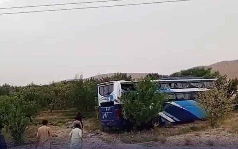 قلات میں نامعلوم ملزمان کا مسافر بس پر حملہ، 3 افراد جاں بحق، متعدد زخمی