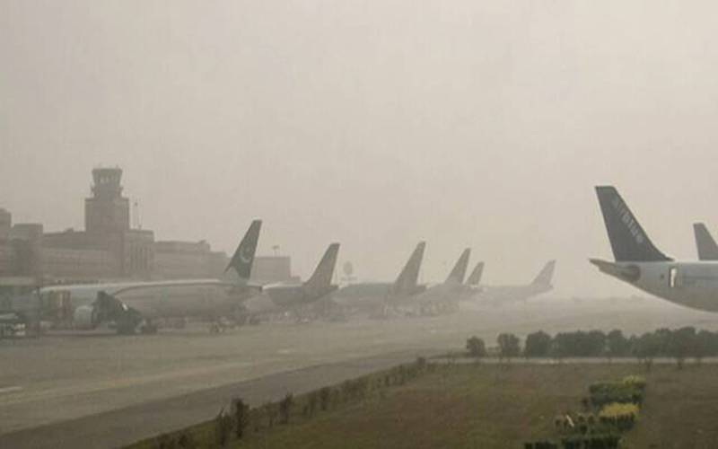 شدید بارش کے باعث فلائٹ شیڈول متاثر، کئی پروازوں کی متبادل شہروں میں لینڈنگ