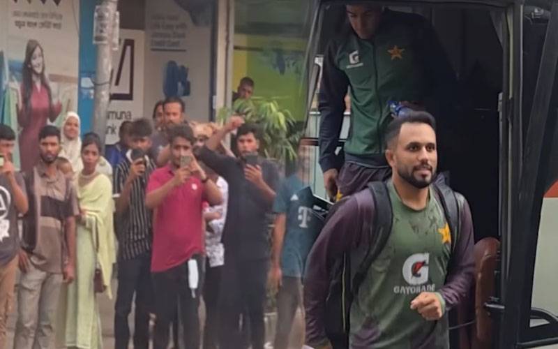 بنگلہ دیشی عوام کا پاکستانی کرکٹرز سے محبت کا اظہار، ویڈیو وائرل