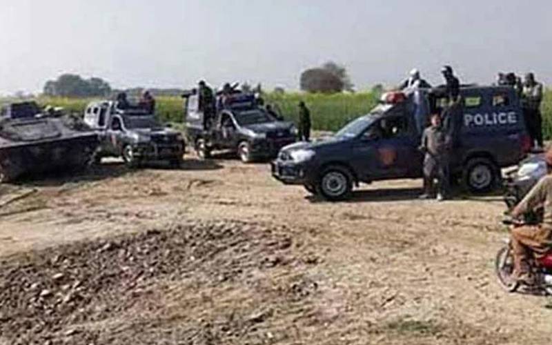 لاڑکانہ: پولیس مقابلے میں 3 ڈاکو ہلاک، 2 زخمی