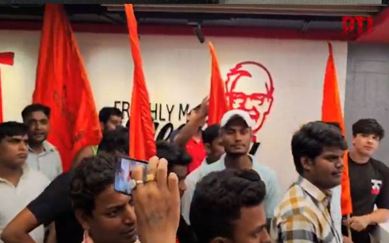  ہندو انتہا پسندوں کا امریکی فوڈ چین پر حملہ،ویڈیو وائرل