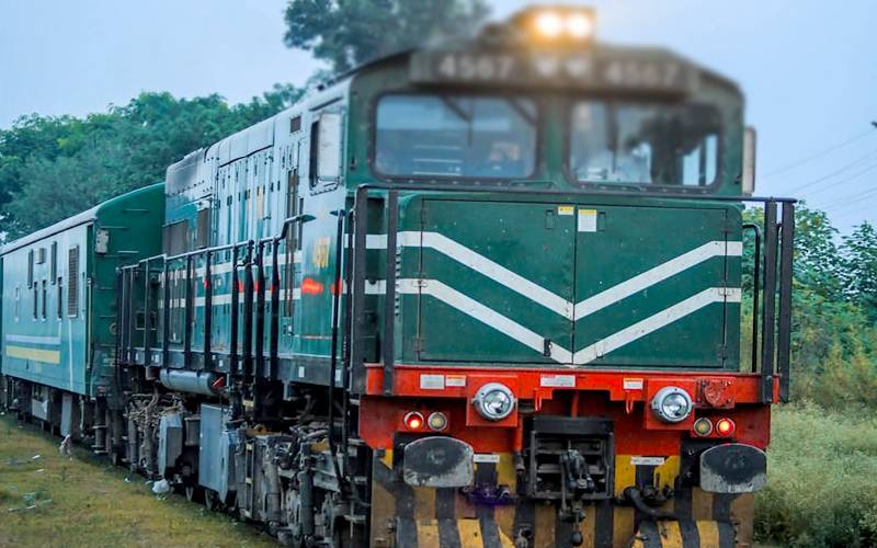 لاہور سے نارووال جانے والی مسافر ٹرین کوحادثہ