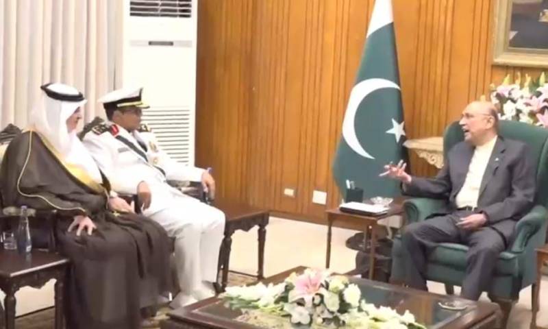 صدر آصف زرداری نےسعودی نیول چیف کو  پیشہ ورانہ خدمات پر نشانِ پاکستان (ملٹری) کے اعزاز سے نواز دیا