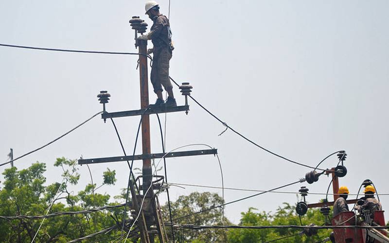 خیبر پختونخوا میں انوکھی واردات؛  چور بجلی کی ٹرانسمیشن لائن لے اُڑے