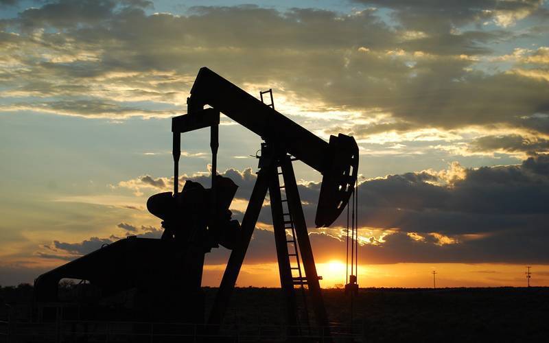 عالمی منڈی میں خام تیل کی قیمتوں میں کمی کا رجحان