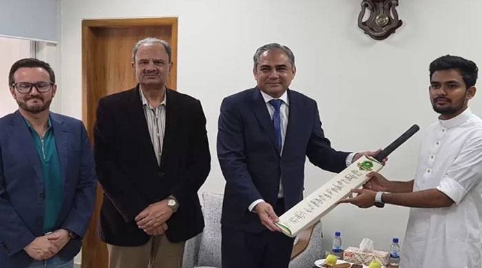 پی سی بی چیئر مین محسن نقوی کی بنگلہ دیشی وزیر کھیل سے ملاقات، کرکٹ کے فروغ پر اتفاق 