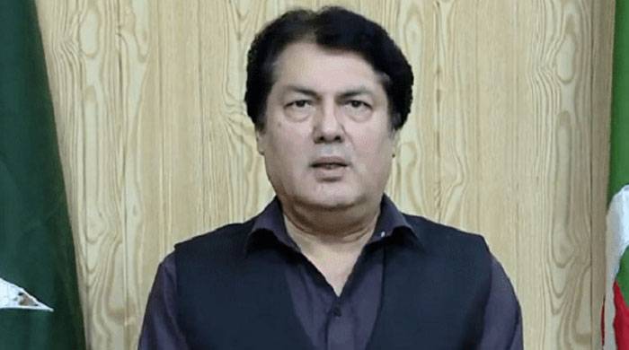 بانی PTI کی رہائی کیلئے کسی قربانی سے دریغ نہیں کرینگے: بیرسٹر سیف