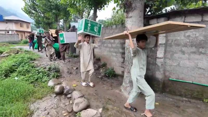 سعودی عرب کا اہم اقدام، آزاد کشمیر کے بے گھر افراد میں 4,000 ریلیف کٹس تقسیم