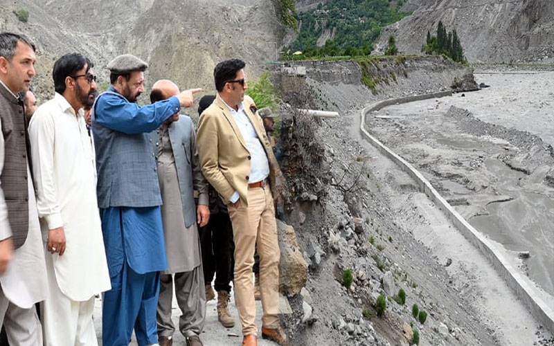  گلگت: وزیر اعلیٰ کا سیلاب سے متاثرہ علاقوں کا دورہ، بحالی کے کام تیز کرنے کی ہدایت