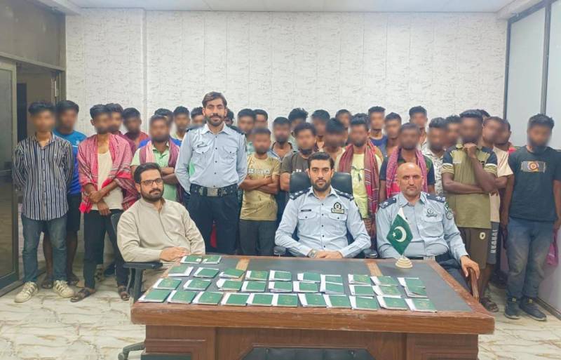 چاغی:33 بنگلہ دیشی باشندے غیر قانونی طور بارڈر کراسنگ کرتے ہوئے گرفتار 