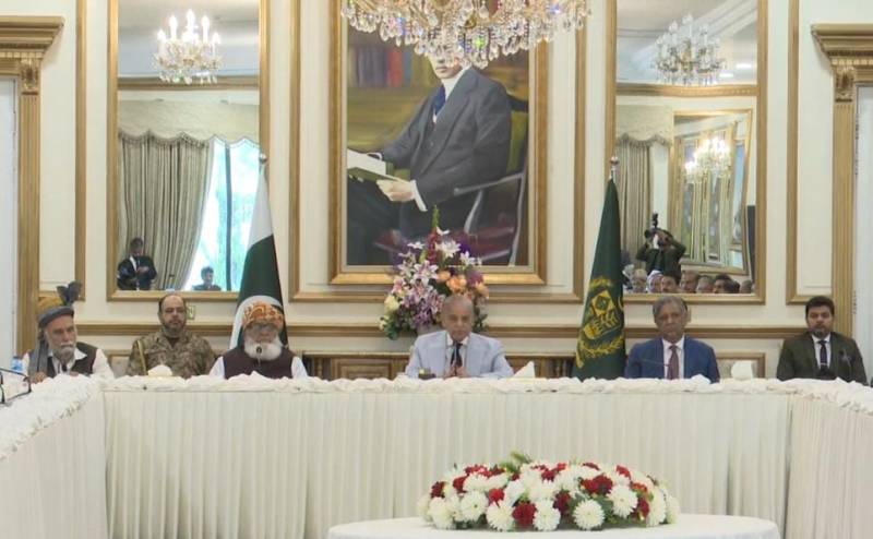 وزیراعظم ہاؤس میں قبائلی عمائدین کا جرگہ،ضم شدہ اضلاع میں امن عامہ اور تعمیر و ترقی پر بات چیت 
