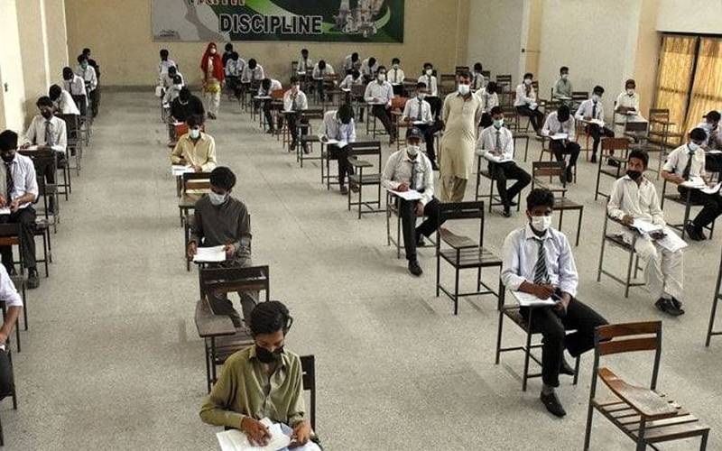  میٹرک بورڈ ملتان کے امتحان میں رکشہ ڈرائیور کا بیٹا سب پر بازی لے گیا