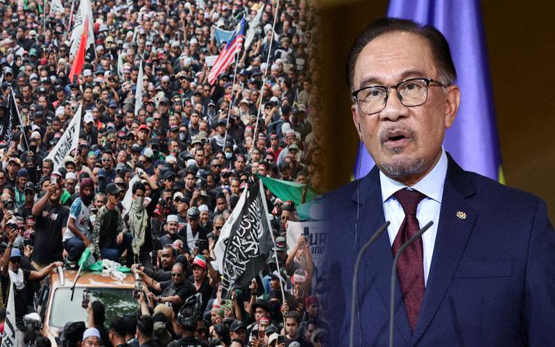 کوالالمپور میں ہزاروں افراد سڑکوں پر ،وزیرِاعظم انور ابراہیم سے استعفے کا مطالبہ
