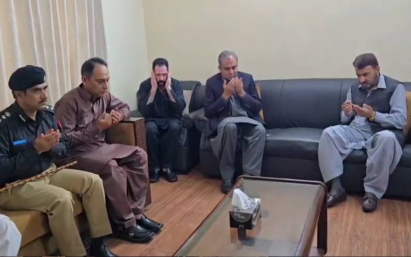 وزیرداخلہ محسن نقوی کی شہید میجر رب نواز کی رہائش گاہ آمد ،اہلخانہ سے اظہارتعزیت