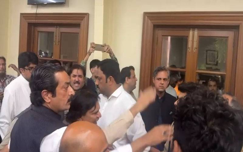 پنجاب اسمبلی میڈیا ہال میں ایک بار پھر جھگڑا, ایک اور ویڈیو وائرل 