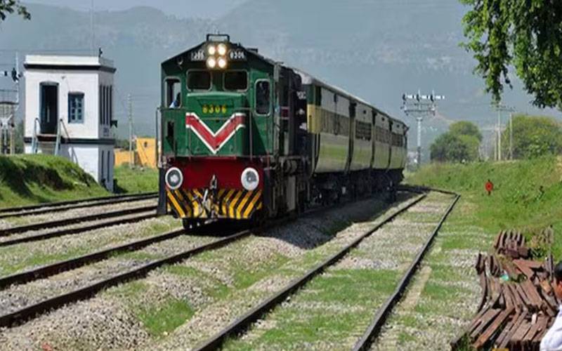 ریلوے ٹریک پر دھماکے کے باعث 3 ٹرینوں کو جیکب آباد میں روک دیا گیا