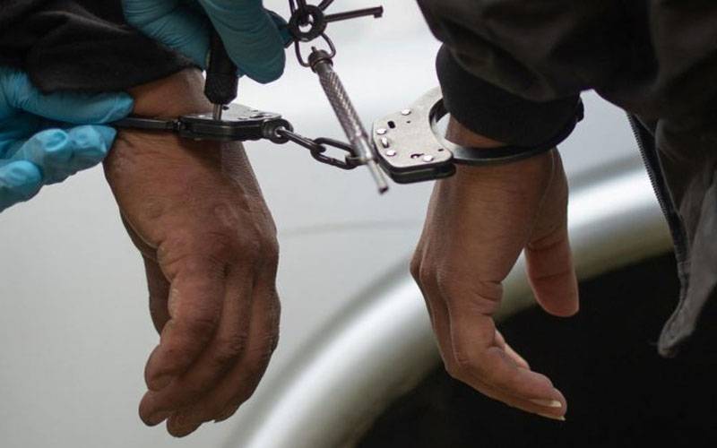 کراچی:  مبینہ مقابلے کے دوران دو  ڈاکوؤں کو زخمی حالت میں گرفتار