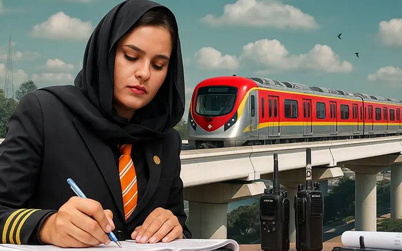 ندا صالح اورنج لائن میٹرو کی پہلی خاتون ٹرین ڈرائیور بن گئیں