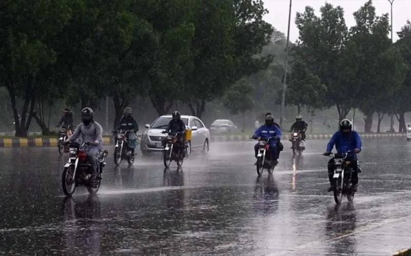 موسلا دھار بارشیں، پنجاب میں سیلاب نے تباہی مچا دی، ویگو ڈالا برساتی نالے میں بہہ گیا 