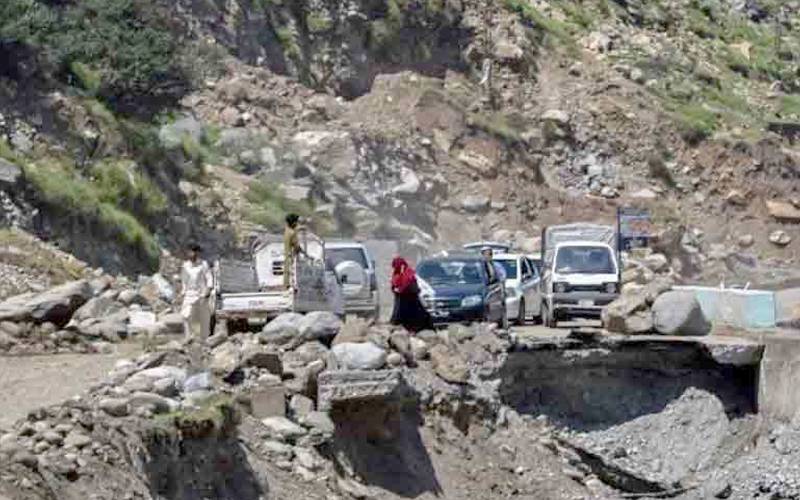 ناران بابوسرٹاپ روڈ جھلکنڈ کے مقام پربند، محکمہ سیاحت کا الرٹ جاری