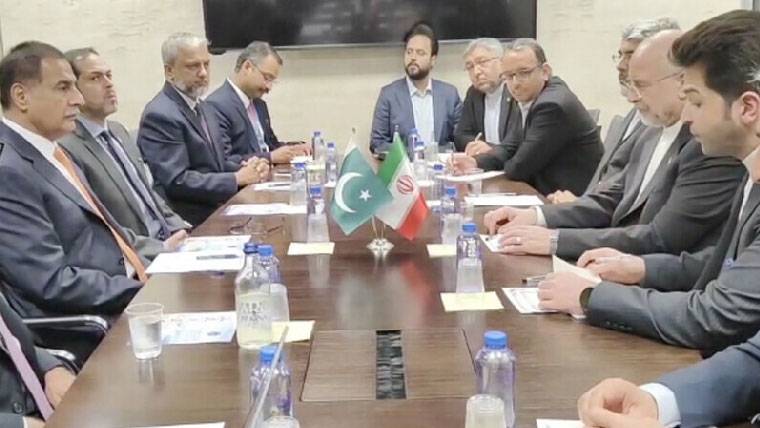 ایاز صادق کی ایرانی ہم منصب سے ملاقات، پارلیمانی تعلقات مزید مستحکم بنانے پر اتفاق