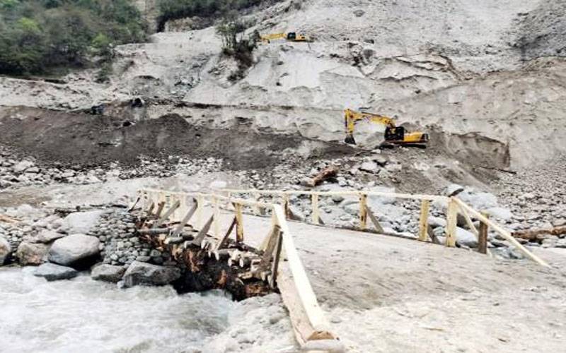 گلگت بلتستان: گلیشیئر پھٹنے سے باپ بیٹا گہری کھائی میں جاگرے