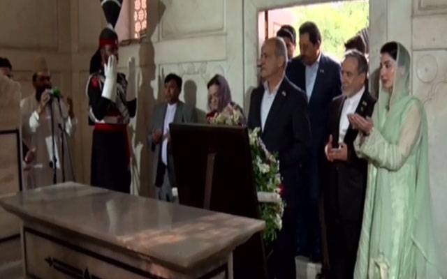 ایرانی صدر مسعودپز شکیان کی وزیراعلیٰ مریم نواز کے ہمراہ مزاراقبال پر حاضری