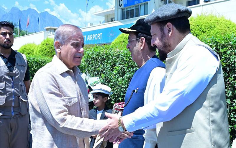 وزیراعظم سیلاب سے ہونے والی تباہ کاریوں کا جائزہ لینے گلگت پہنچ گئے