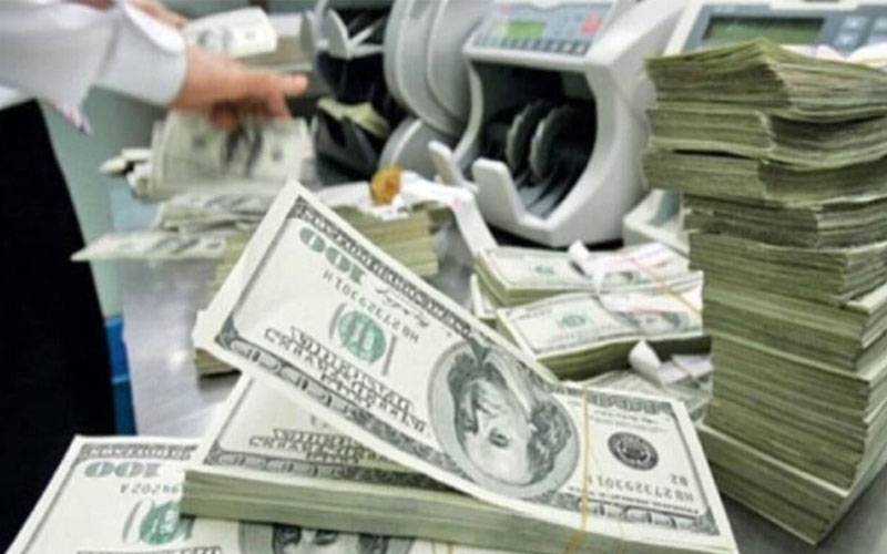 انٹربینک مارکیٹ میں ڈالر 6 پیسے سستا ہو گیا 