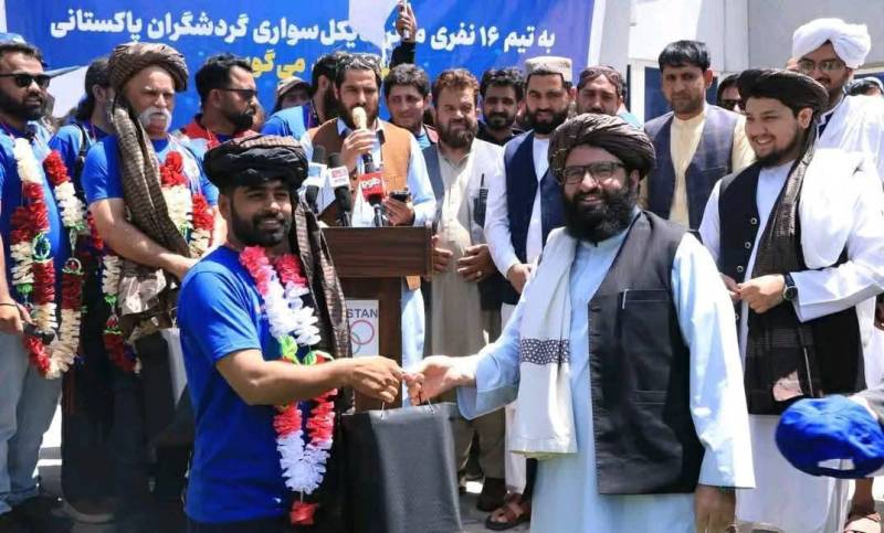 افغانستان میں پاکستانی موٹرسائیکلوں سوار سیاحوں کا شاندار استقبال