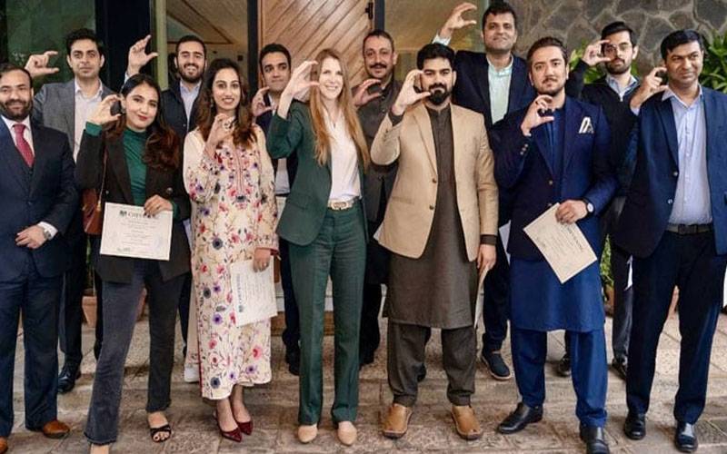 پاکستانیوں کیلئے یوکے شیوننگ سکالرشپس کی درخواستیں آج سےکھل گئیں