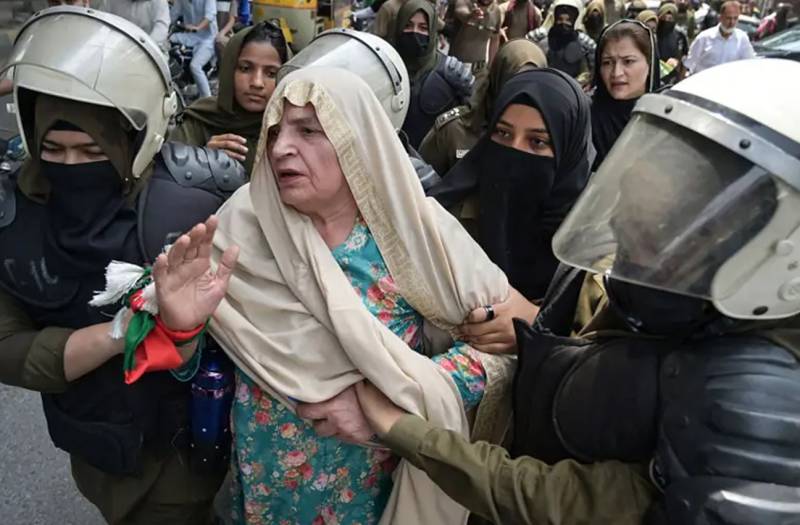 پولیس نے لاہور سے ریحانہ ڈار کو حراست میں لے لیا: پی ٹی آئی کا دعویٰ